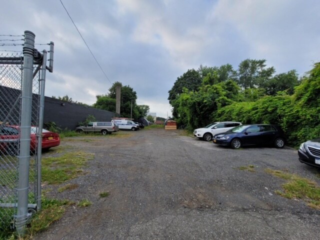 More Photos Of 201-211 Ann St, Newburgh Warehouse For Sale