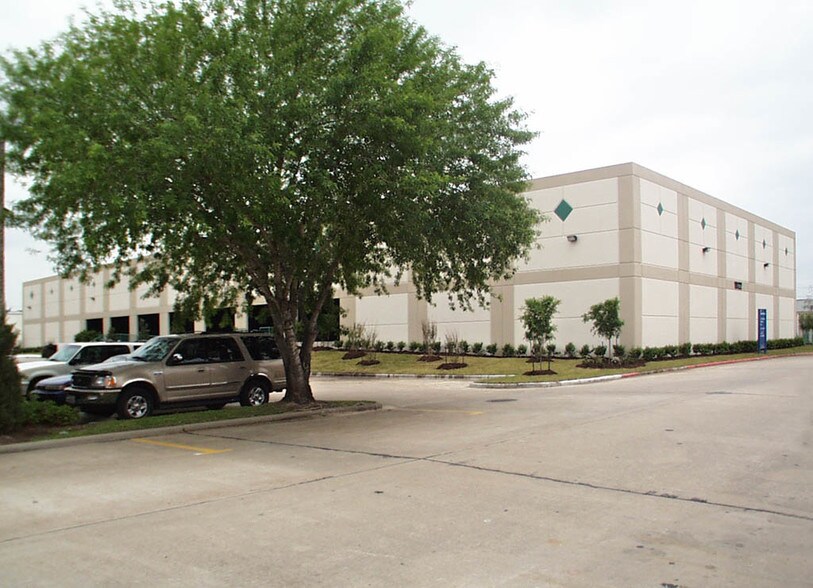More Photos Of 1922 Rankin Rd, Houston Light Distribution For Lease