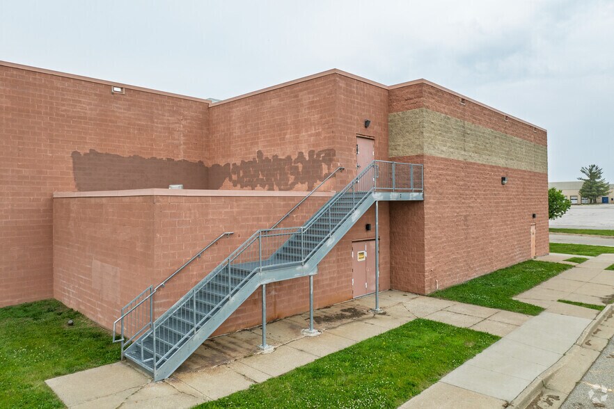 More Photos Of 6720 SE 14th St, Des Moines Movie Theatre For Lease
