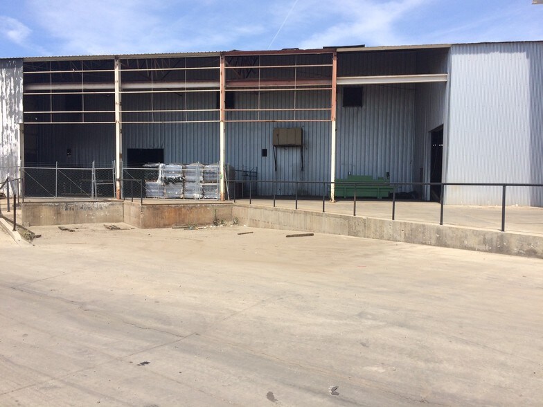 More Photos Of 301 Espee St, Bakersfield Warehouse For Lease