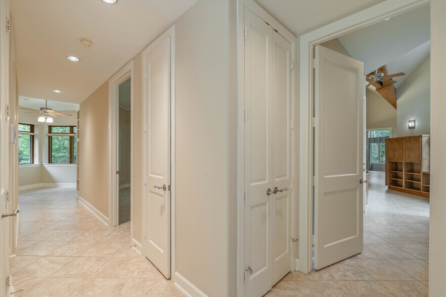 More Photos Of 16621 Hereford Dr, Tomball Flex For Sale