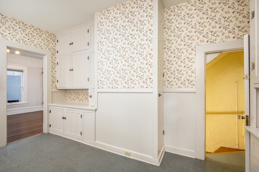 More Photos Of 990 W 7th Ave, Eugene Office For Sale