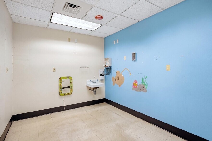 More Photos Of 4011 N 51st Ave, Phoenix Medical For Sale