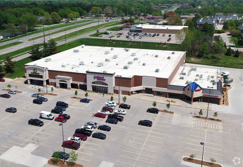 More Photos Of 86th St, Urbandale Unknown For Lease