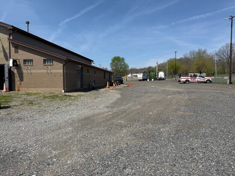 More Photos Of 4881 Pittsburgh Rd, Harrisville Light Distribution For Sale