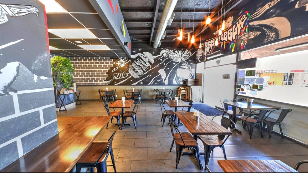 More Photos Of 15030 Ventura Blvd, Sherman Oaks Restaurant For Lease