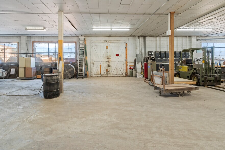 More Photos Of 2332 4th Ave, Greeley Manufacturing For Sale