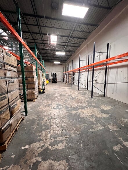 More Photos Of 6121-6131 Anno Ave, Orlando Warehouse For Lease