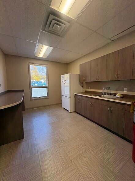 More Photos Of 1575 Brunswick Ave, Lawrence Township Cumberland Bank For Lease