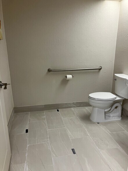 More Photos Of 11920 N Interstate 35, Austin Medical For Lease