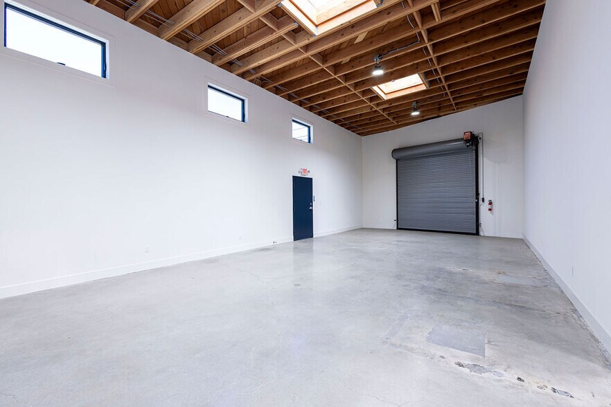 More Photos Of 5131-5137 W Jefferson Blvd, Los Angeles Warehouse For Lease