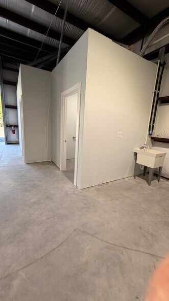 More Photos Of 4557 Savannah Hwy, Ravenel Light Manufacturing For Lease
