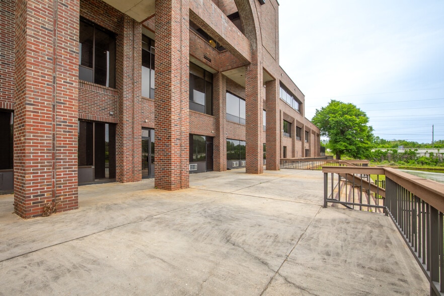More Photos Of 3500 Riverside Dr, Macon-Bibb Religious Facility For Sale