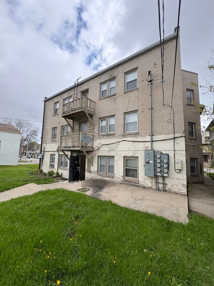 More Photos Of 2767 N Holton St, Milwaukee Apartments For Sale