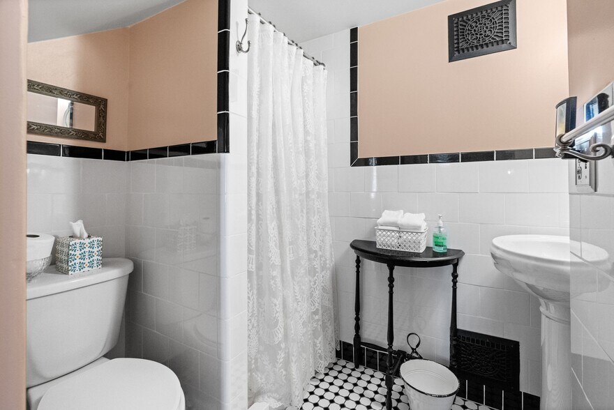 More Photos Of 23-25 Race St, Jim Thorpe Hospitality For Sale