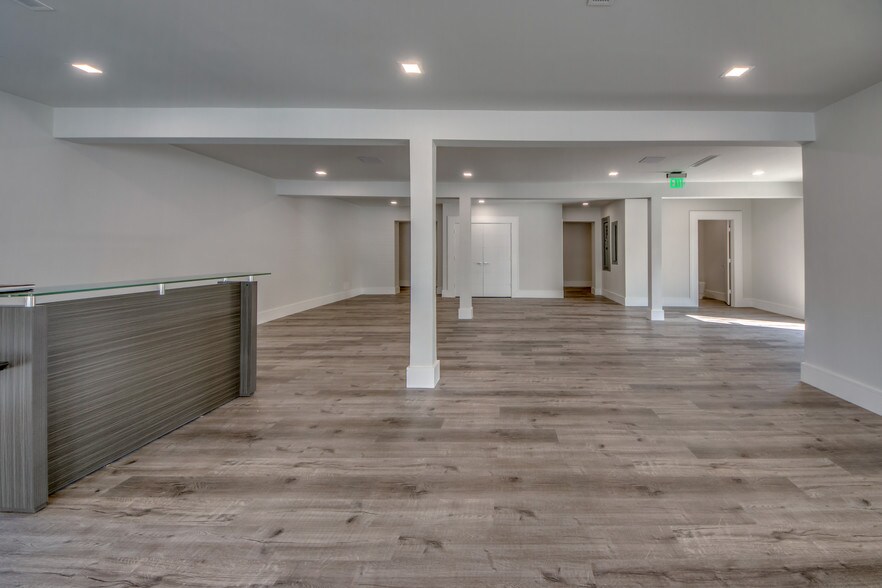 More Photos Of 3015 Tamiami Trl E, Naples Storefront Retail Office For Sale