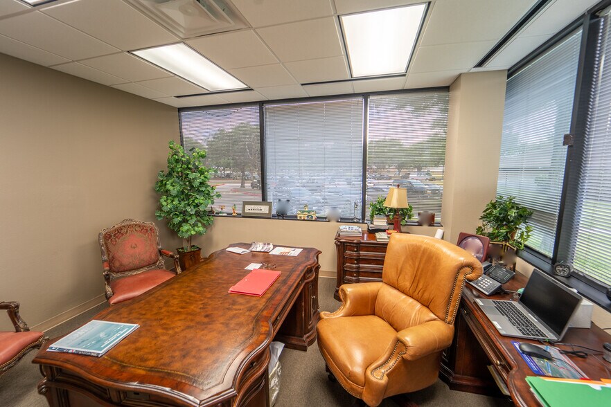 More Photos Of 115 Medical Dr, Victoria Medical For Sale