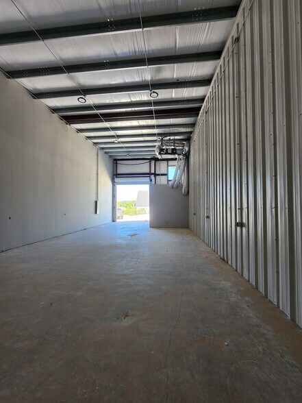 More Photos Of 14535 Lake Business Dr, Conroe Warehouse For Lease