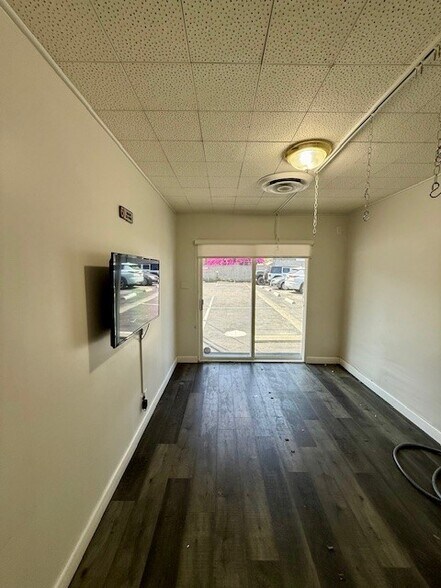 More Photos Of 10730 Riverside Dr, Toluca Lake Medical For Sale