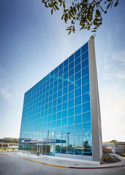 More Photos Of 1900 North Loop W, Houston Medical For Lease