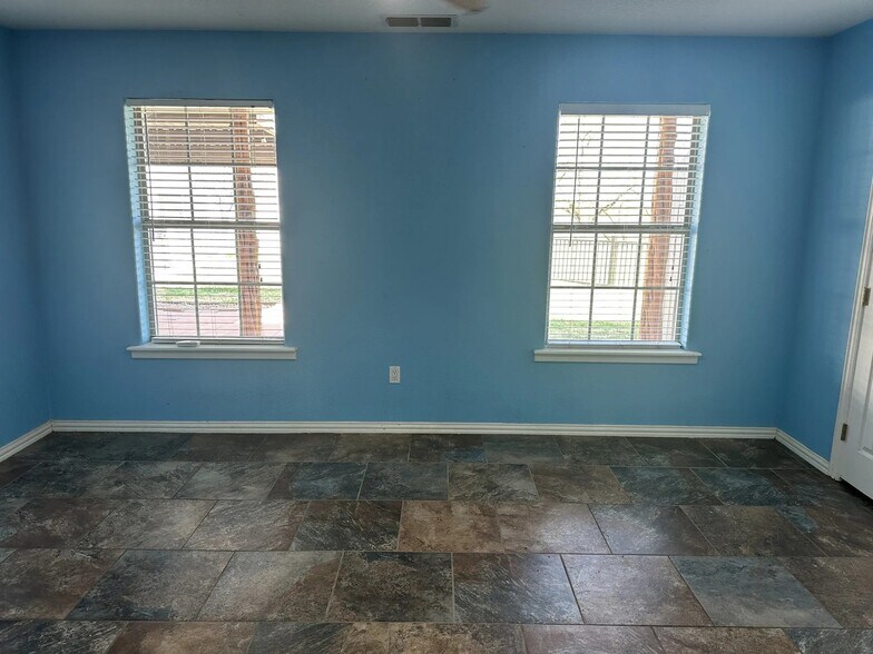 More Photos Of 1782 Key Ln, Abilene Office For Lease