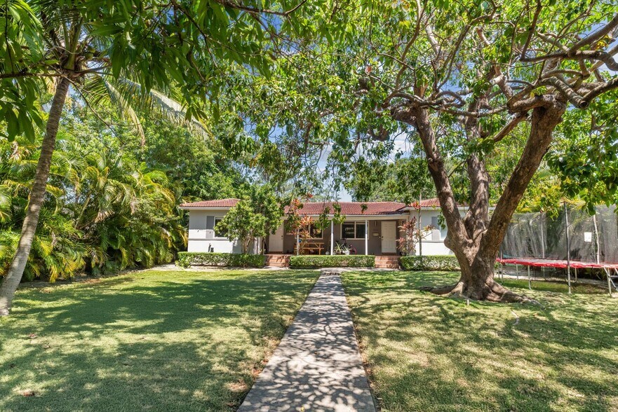 More Photos Of 11105 NE 9th Ave, Biscayne Park Multifamily For Sale