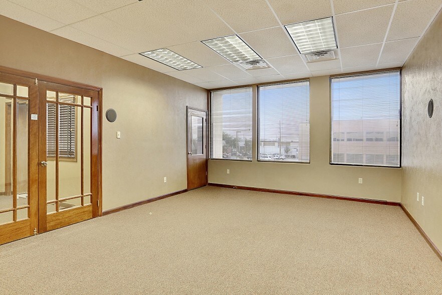 More Photos Of 824 Elmwood Park Blvd, New Orleans Medical For Lease