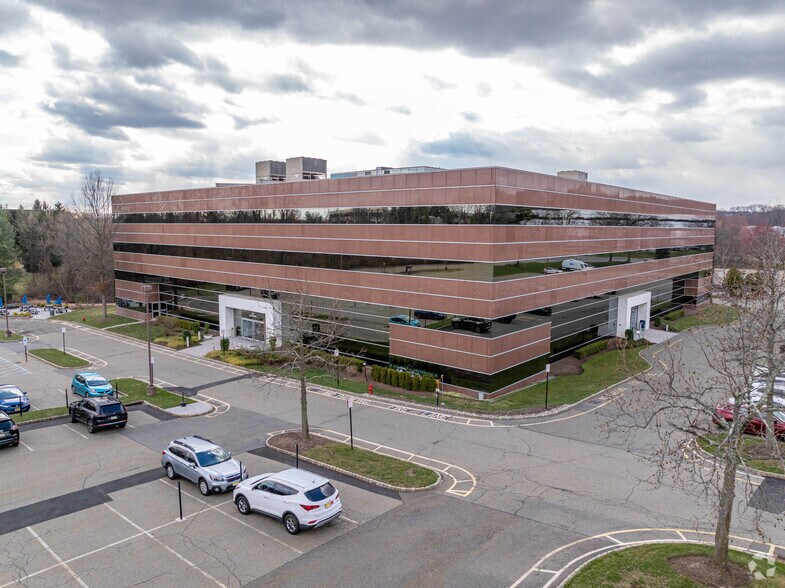 More Photos Of 35 Waterview Blvd, Parsippany Office For Lease