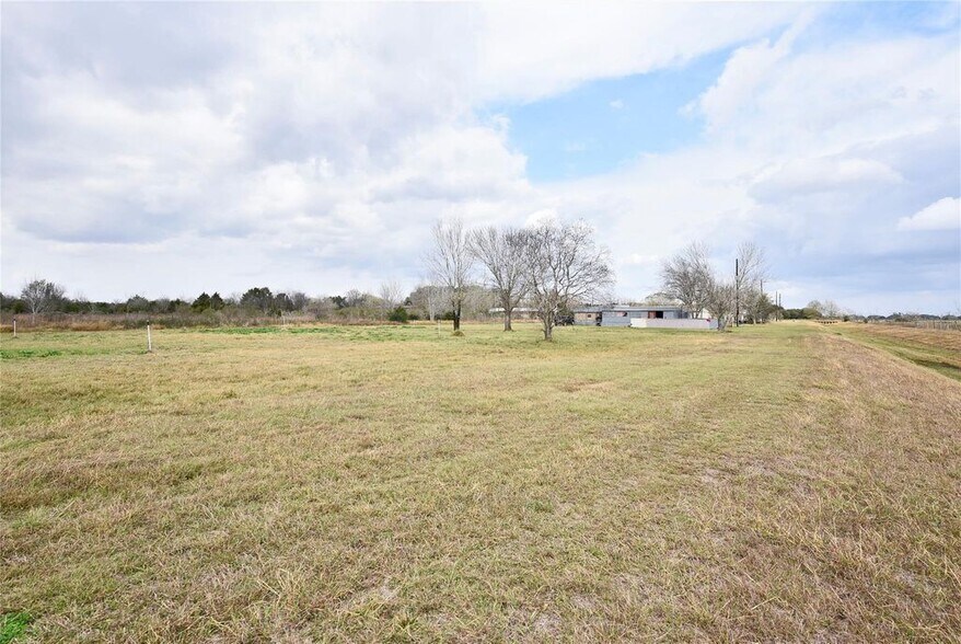 More Photos Of 6018 FM 360 Rd, Needville Trailer Camper Park For Sale