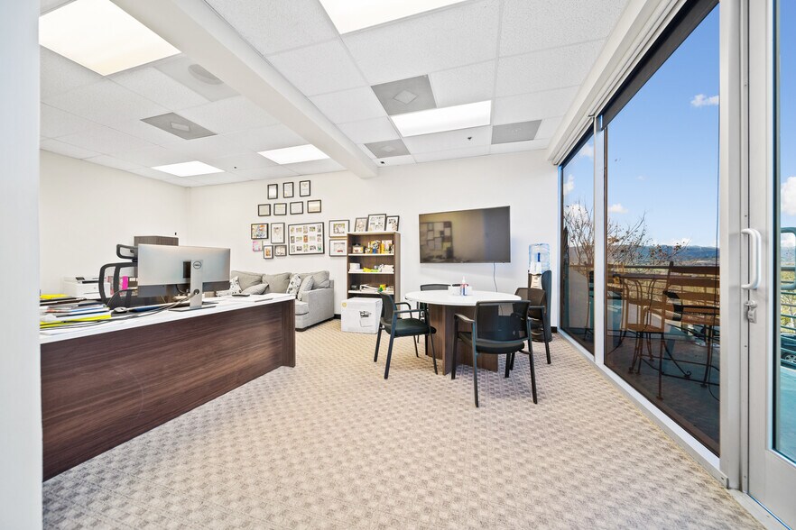 More Photos Of 28294-28310 Constellation Rd, Valencia Light Distribution For Sale