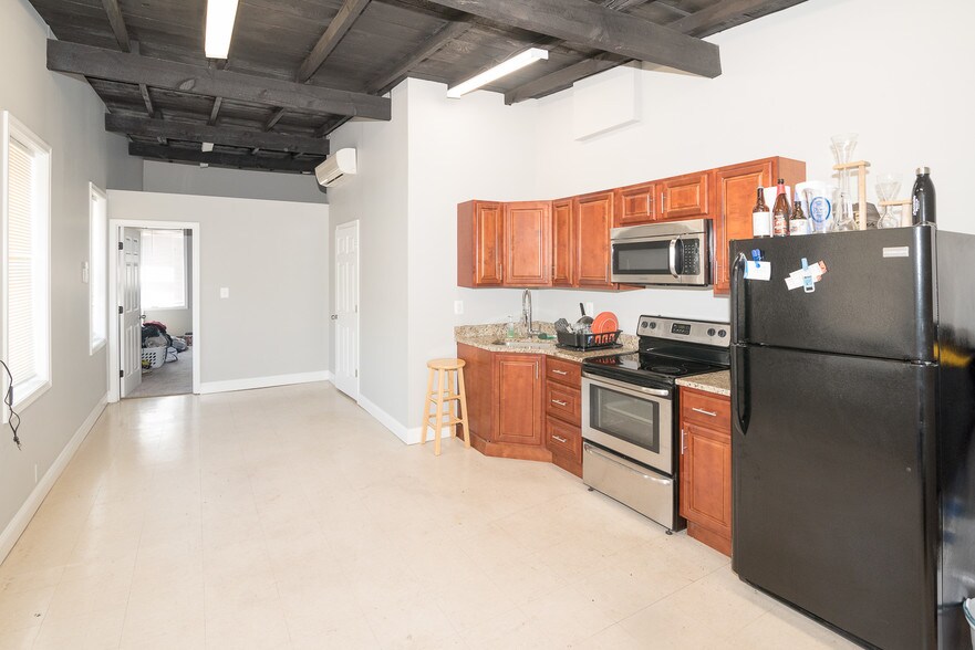 More Photos Of 3734 Fleet St, Baltimore Bar For Sale