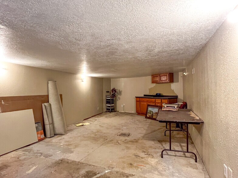More Photos Of 435 N Main St, Helper Warehouse For Lease