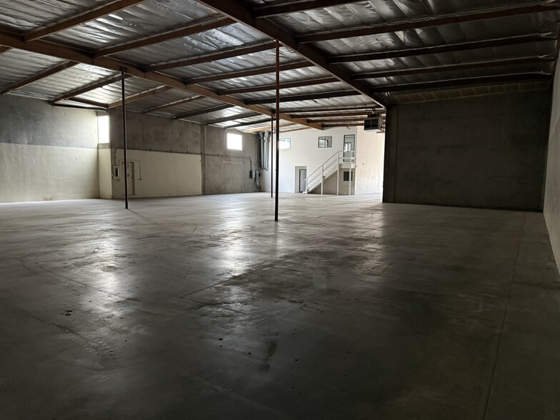 More Photos Of 6917-6921 Valjean Ave, Van Nuys Showroom For Lease