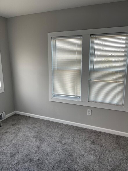 More Photos Of 8443 Chalfonte St, Detroit Flex For Sale