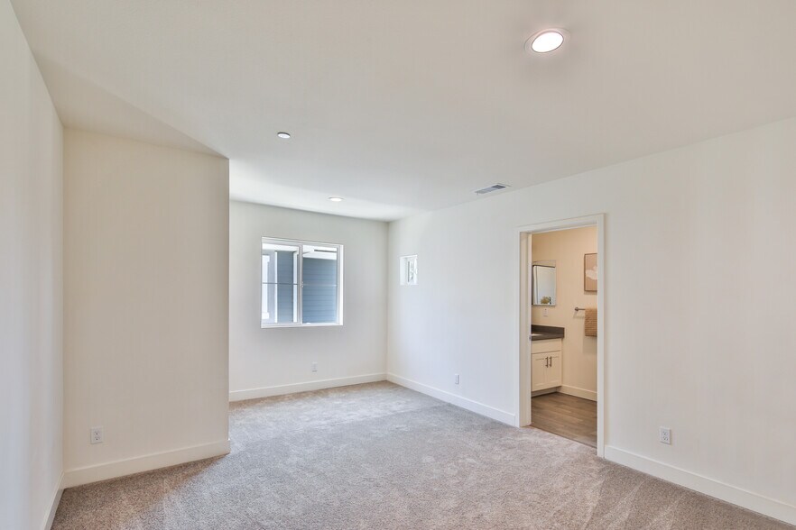 More Photos Of 6836 Whitman Ave, Van Nuys Multifamily For Sale