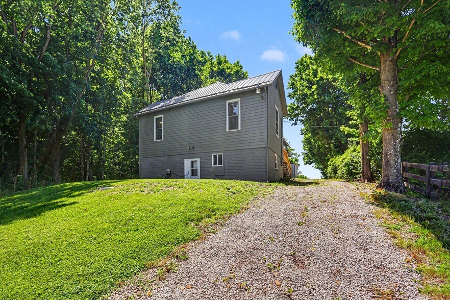 More Photos Of 9030 Columbus Rd, Mount Vernon Religious Facility For Lease