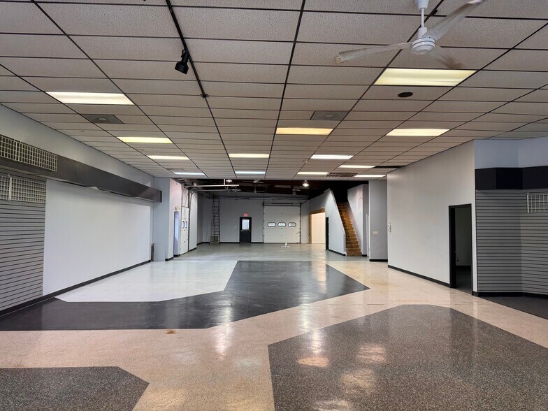 More Photos Of 2013 General Potter Hwy, Centre Hall Showroom For Sale