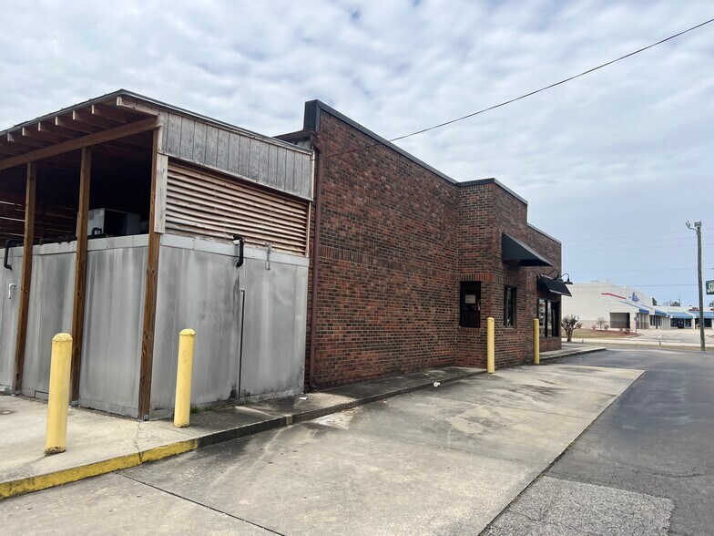More Photos Of 5025 Santa Fe Dr, Fayetteville General Retail For Sale