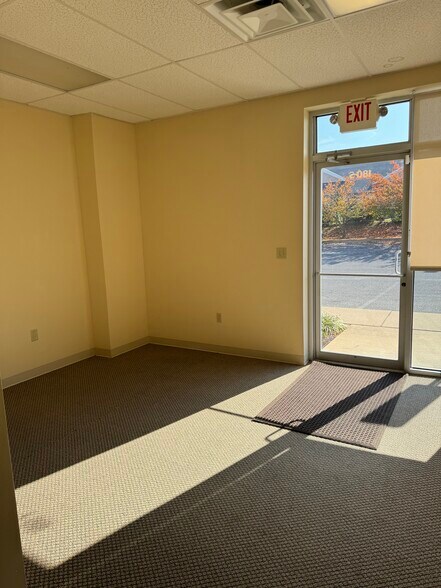 More Photos Of 180 Prosperity Dr, Winchester Flex For Sale