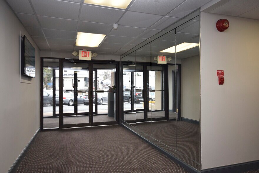 More Photos Of 1340 Old Chain Bridge Rd, McLean Office For Lease