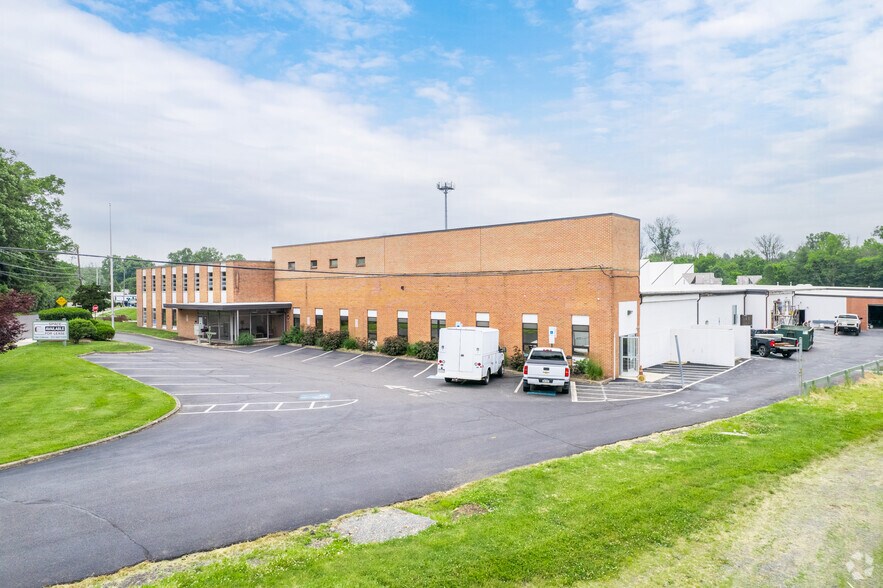 More Photos Of 31 Oak Ave, Chalfont Warehouse For Lease