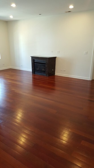 More Photos Of 720 W 47th St, Chicago Apartments For Lease