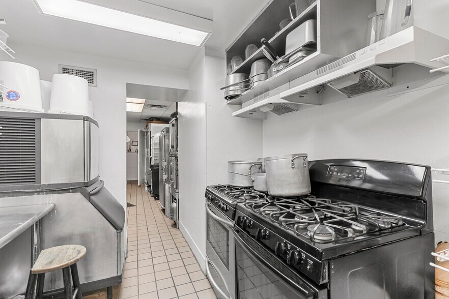 More Photos Of 138 E Market St, New Albany Lodge Meeting Hall For Sale