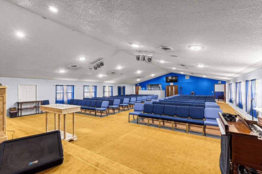More Photos Of 484 Emerald Rd, Ocala Religious Facility For Sale