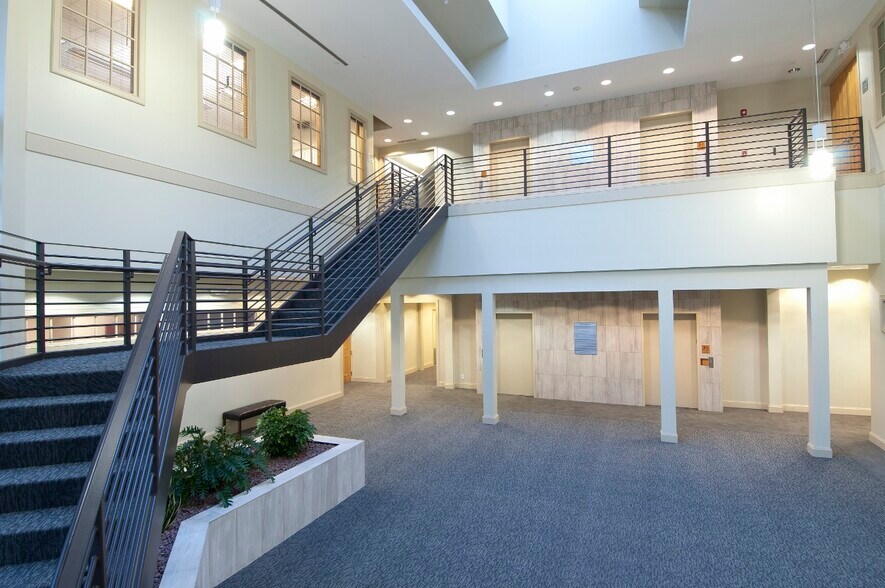 More Photos Of 94 New Karner Rd, Albany Office For Lease