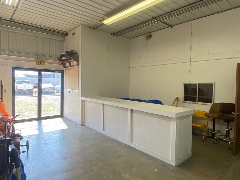 More Photos Of 1550 Wentzel St, Rochester Manufacturing For Sale
