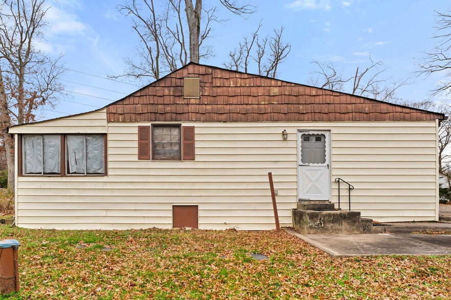 More Photos Of 8906 Hooes Rd, Lorton Specialty For Sale