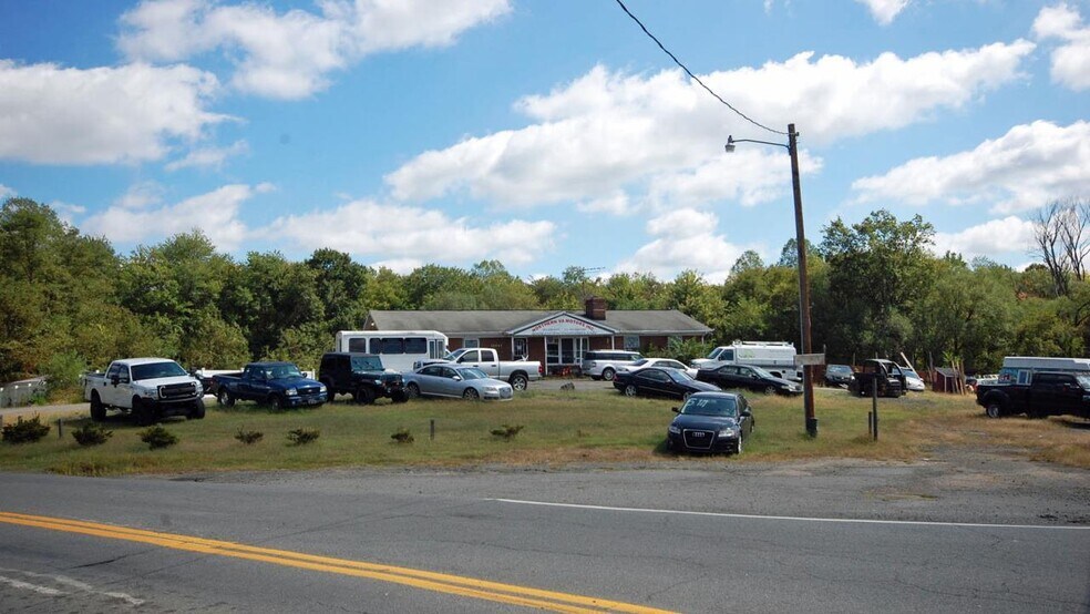 More Photos Of 13387 Elk Run Rd, Bealeton Auto Dealership For Sale