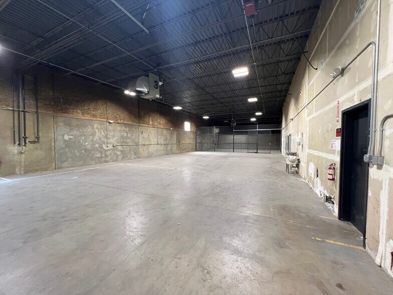 More Photos Of 4975 Paris St, Denver Warehouse For Lease