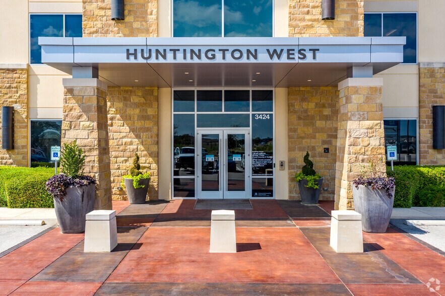 More Photos Of 3424 Paesanos Pky, Shavano Park Office For Lease